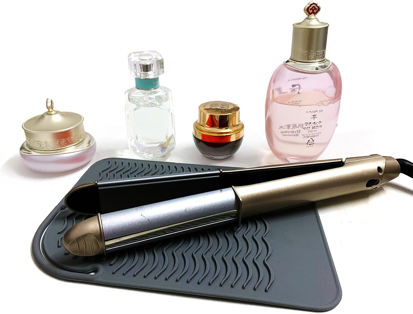 Heat Resistant Mat for Curling Irons, Hair Straightener, Flat Irons and Hair Styling Tools 9" X 6.5", Black